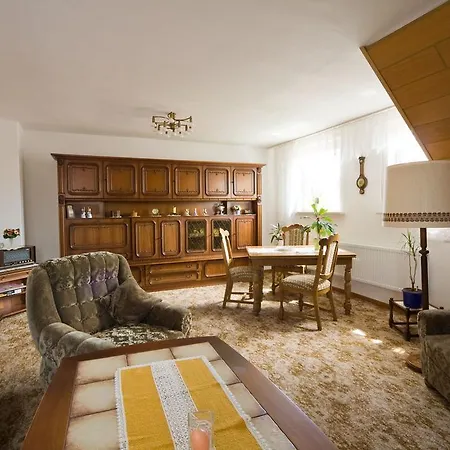 Oma Hennys Bergnest Apartment *